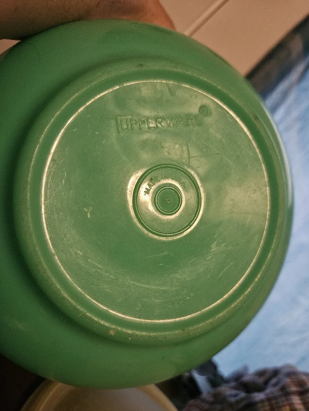 VINTAGE * Tupperware Lettuce Keeper * 1424-4 w/ LID & Spike